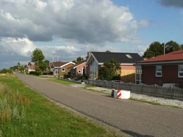 STRANDVEJEN 14 og 16 - LYSTRUP STRAND, sommer 2009.jpg